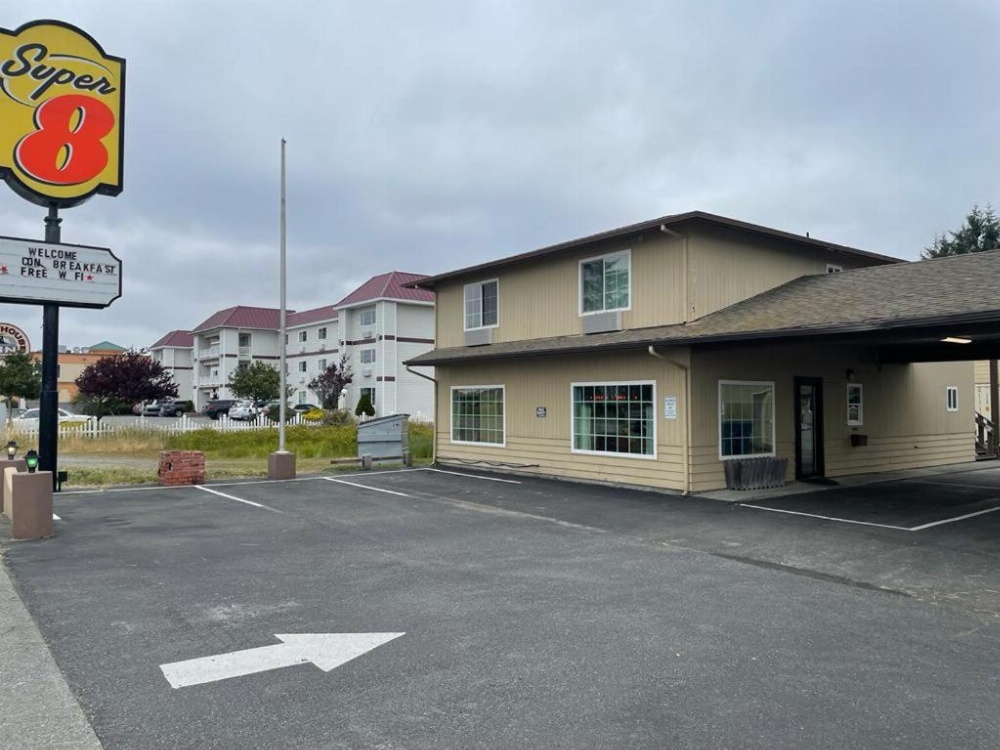 Super 8 by Wyndham Crescent City Image 11
