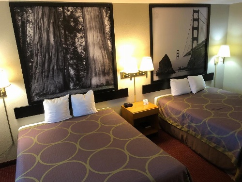 Super 8 by Wyndham Crescent City image 3