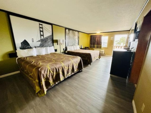 Super 8 by Wyndham Crescent City image 21
